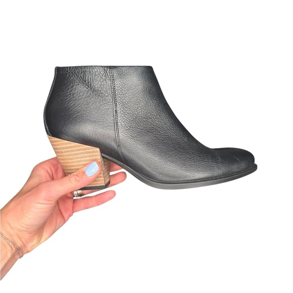 ECCO Black Leather Ankle Booties | Size 9.5 | Block Heel Side Zip NWOB - Picture 1 of 8